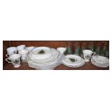 33pcs Nikko Japan 'Christmastime' Dishware