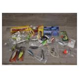 25 total pieces of Fishing Tackle all new old
