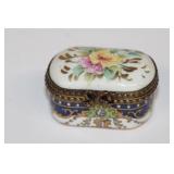 Signed vintage Limoges pill box, ï¿½Rehausseï¿½ Mainï¿½