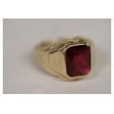 10kt yellow gold Ring w/ ruby? size 10.5