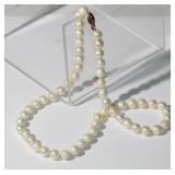 14kt yellow gold Pearl Necklace that features