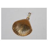 14K scallop shell pendant, 1.14g, 1 inch