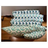 Indoor/Outdoor Pillows & Cushions