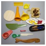 Kitchen Gadget Lot - Wooden Oven Rack Puller & Mor