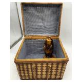 WICKER PICNIC BASKET WITH WOODEN BEAR