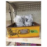 Metal container with 4 mugs