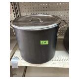 Large stock pot with lid