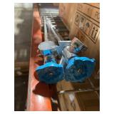 1 lot: 2 valves with blue handles