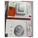 1 lot: 2 Honeywell Thermostats
