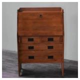 $1280 MIDDENDORF SOLID WOOD SECRETARY DESK