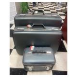 1 LOT: VINTAGE AMERICAN TOURISTER LUGGAGE SET, CHA
