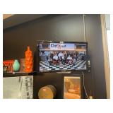 20-IN WALL MOUNTED TV WITH WALL MOUNT