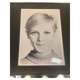 1966 TWIGGY PORTRAIT FRAMED POSTER