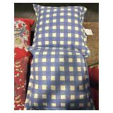 1 LOT OF (2) HAMPTON BAY CHECKERED PRINT WHITE AND
