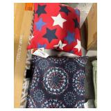 1 LOT OF (2) ASSORTED THROW PILLOWS