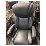 BLACK OFFICE CHAIR