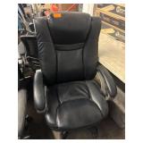 BLACK OFFICE CHAIR