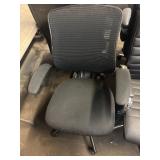 BLACK OFFICE CHAIR