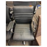 BLACK OFFICE CHAIR