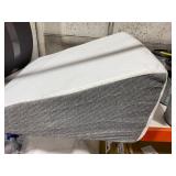 WEDGE PILLOW