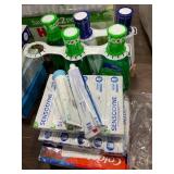 1 LOT OF ORAL HYGIENE (TOOTHPASTE, MOTHEASH RISE)