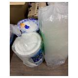 1 LOT (1) MEMBERS MARK LUNCH PAPER PLATES.(1) HEFT