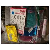 1 LOT OF (6) ASSORTED DECORATIONS