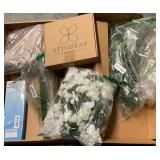 1 LOT OF PLANT SUPPLIES AND ARTIFICIAL FLOWER DECO