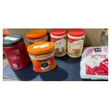 1 LOT OF COFFEE AND CREAMERS