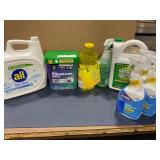 1 LOT OF CLEANING PRODUCTS (LAUNDRY DETERGENT, DIS