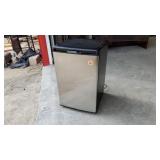Igloo FR465 Bar/ Mini Refrigerator