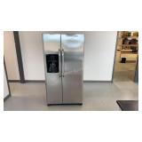 36-In Frigidaire Refrigerator w/ Ice Maker