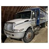 *O/S 2003 International 4400 Grain Truck