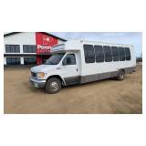 2001 Ford E450 white 24 Passenger Van 8 cyl