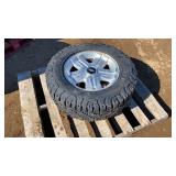 275/65R18 Duratrac Tire w/ GMC Aluminum Rim
