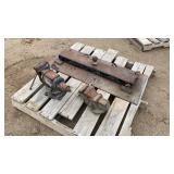 Norbert 5th Wheel Hitch w/ Plate (2) Bench Vises