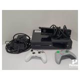 X-Box 1 w/ 2 Controllers & X-Box Kenect