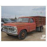 1974 Ford F350 w/ Box & Hoist 360, V8
