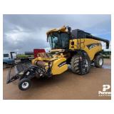 2002 New Holland CX840 Combine w/ Pickup Head