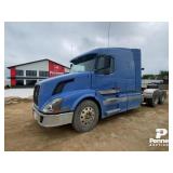 *2004 Volvo VNL Truck Tractor