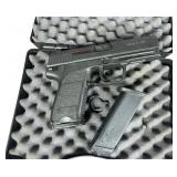 ** Heckler and Koch USP Semi-Automatic Pistol .40 S&W with 4 Inch Barrel 2004