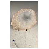 A LARGE WHITE AGATE SLICE.