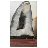 AN AMETHYST GEODE WITH POLISHED EDGES.