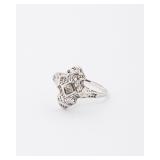 AN 18K ART DECO DIAMOND RING