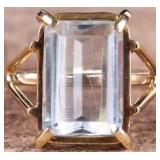 14K YELLOW GOLD BLUE TOPAZ LADIES RING