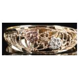 14K YELLOW GOLD LADIES RING W/ FILIGREE & FLOWERS