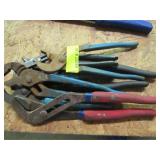 ADJUSTABLE PLIERS