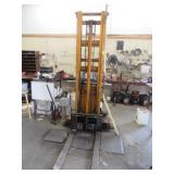 Hydraulic Forklift: Stationary