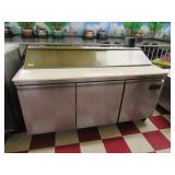 Sandwich Prep Cooler by Avantco