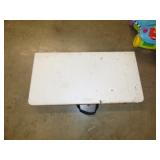 FOLDING TABLE
